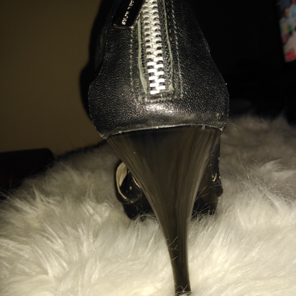 Shoes - Picture 4 of 4
